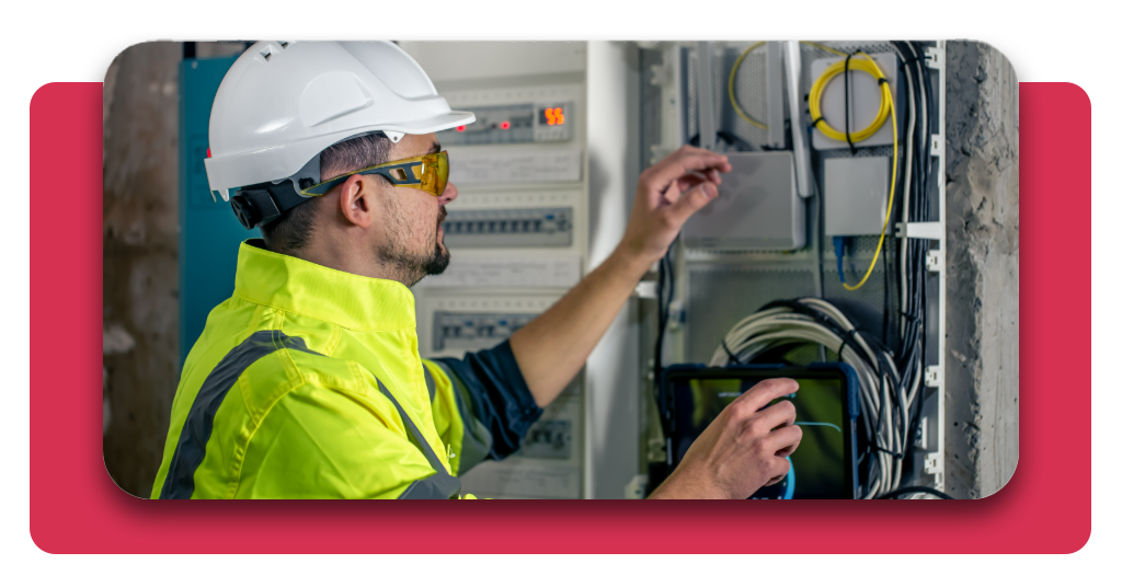 Diagnóstico y ajuste de automatismos. El mantenimiento mecánico y eléctrico es clave para garantizar la seguridad en sistemas de elevación.