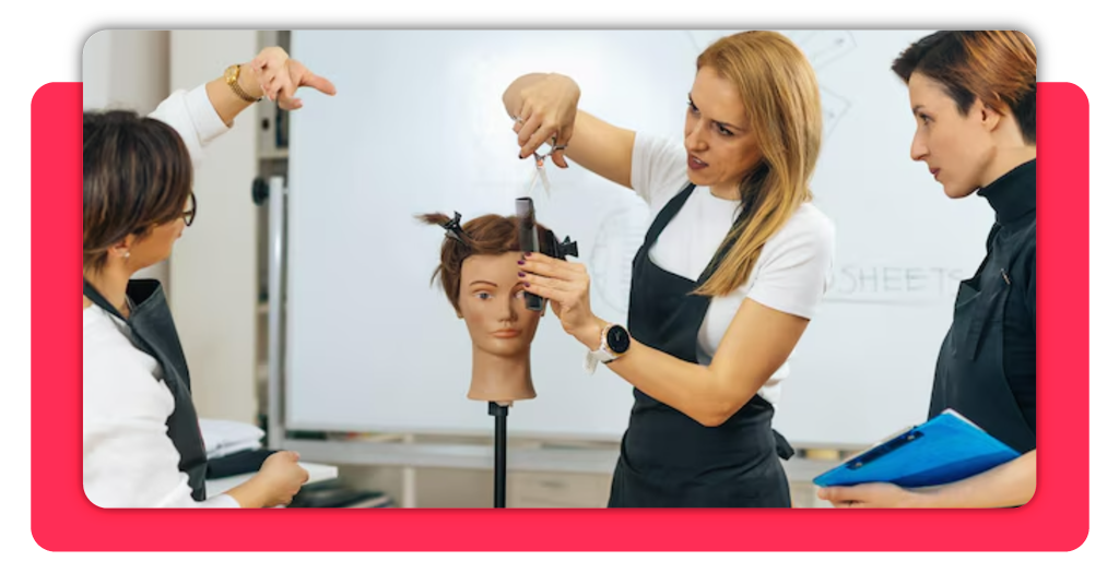 La práctica en maniquíes permite que los participantes aprendan las técnicas y uso de instrumentos antes de aplicarlas en clientes reales