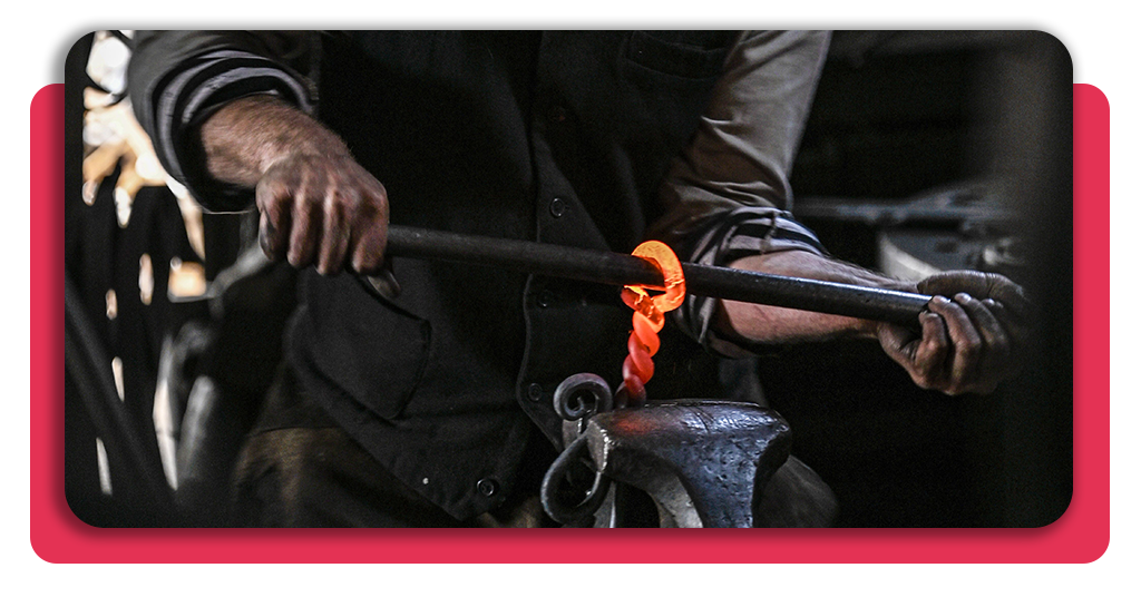 Capacítate en herrería artística y accede a nuevas oportunidades 1 La protección y seguridad industrial es algo básico que se aprende y se focaliza en el curso de herrería de Cursa, donde se aprende desde la protección básica