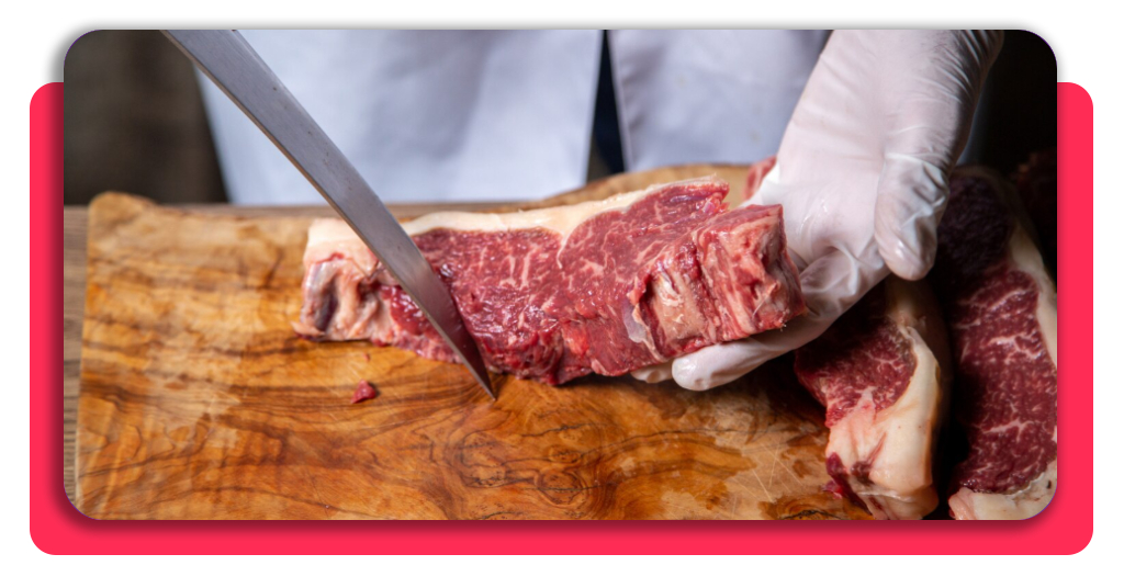 Curso de carnicería gratis: consigue tu certificado y empleo 1 Aprende las técnicas esenciales de corte y manipulación higiénica para trabajar profesionalmente con productos cárnicos de alta calidad.