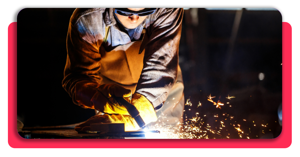 Corte de metales con equipos de plasma en taller industrial