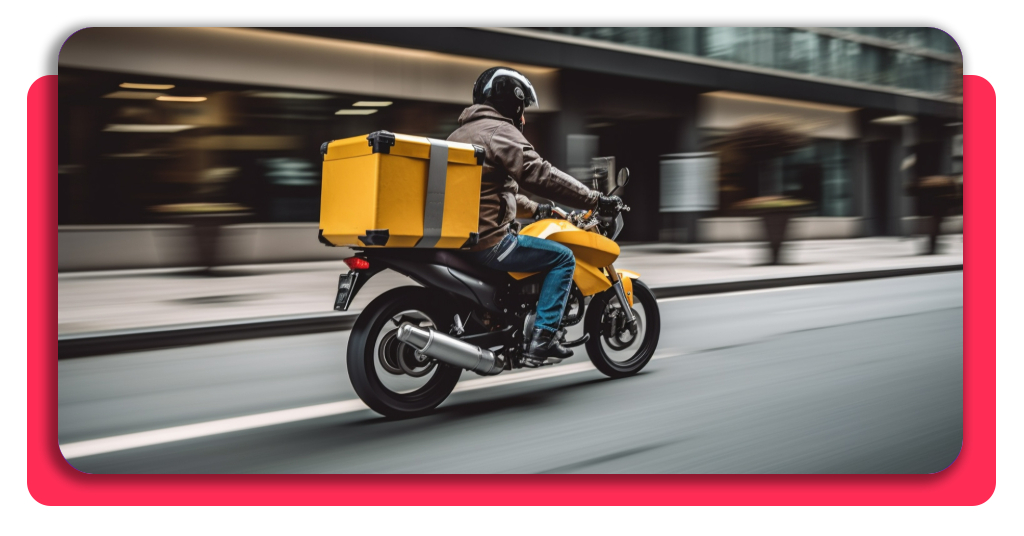 Persona realizando entregas en motocicleta